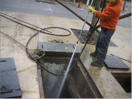 大兴池底污泥如何清理